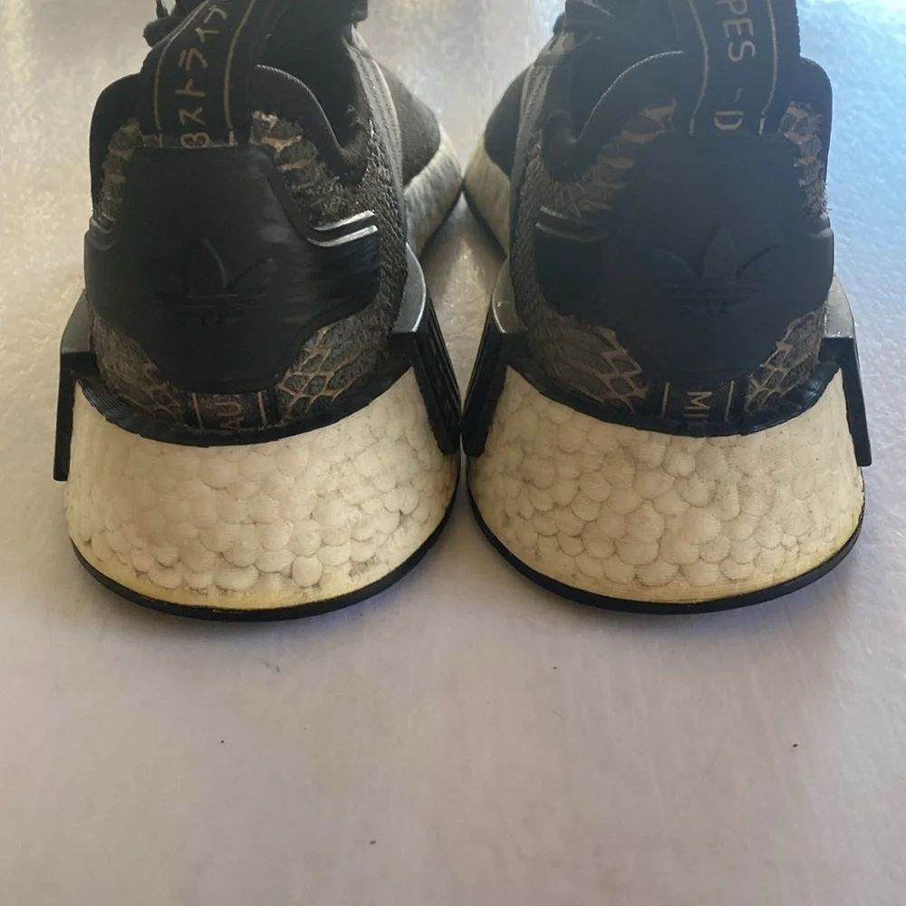 ADIDAS Originals Women’s NMD R1 Sneakers GY6300 Black / Rose Gold Size 8